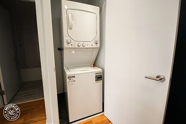 Rented by MySpaceNYC | media 9