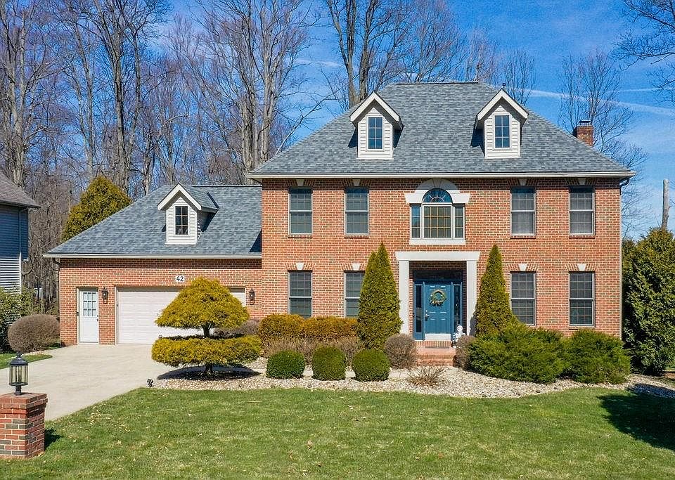 1st image of 42 Goldenwood Ave