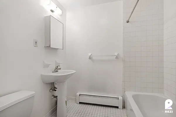 Rented by REZI | media 15