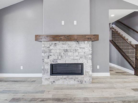 5th image of 685 Painted Sage Dr
