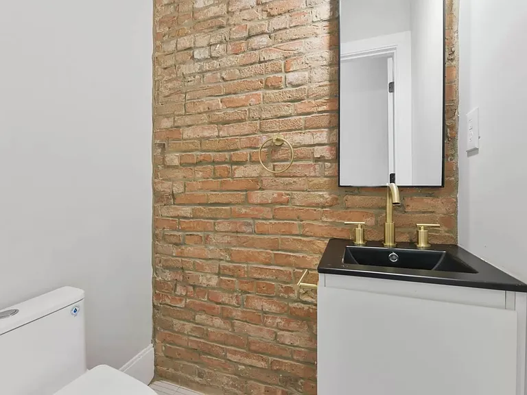 127 Saratoga St #2 — Photo 7