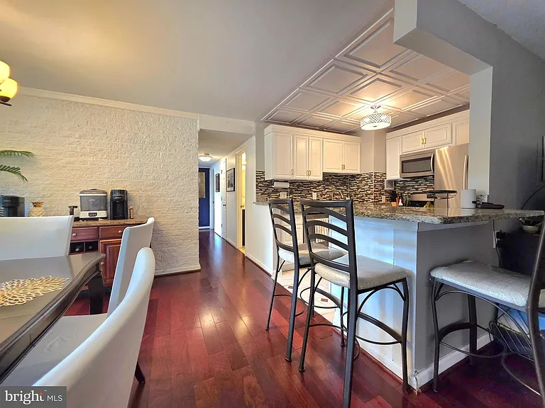 16 S Van Dorn St #101 — Photo 8