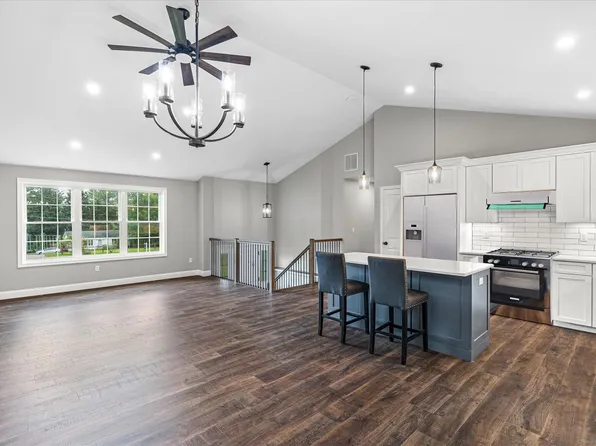 13 Playground Drive, Woodstock, CT 06281