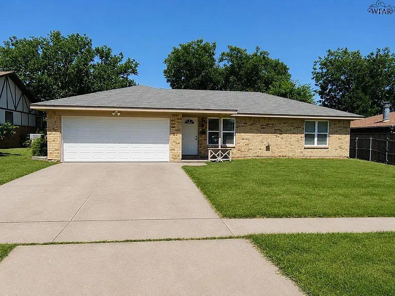 4721 Cypress Ave — Photo 1