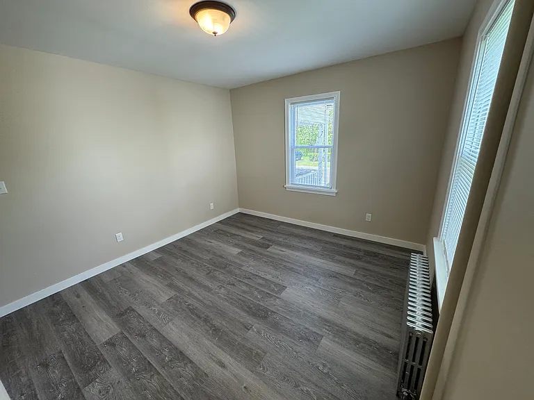 144 Parkside Ave — Photo 6
