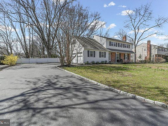 2nd image of 205 Garnet Ln