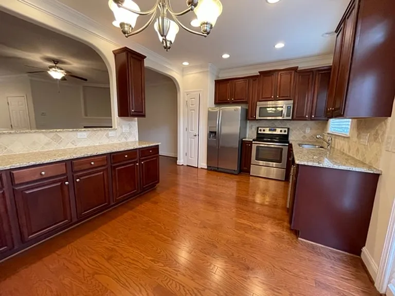 2823 Grove Park Dr — Photo 7