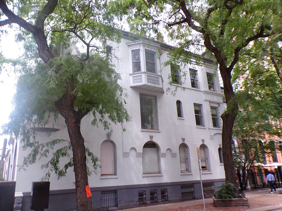 2nd image of 849 N Dearborn St