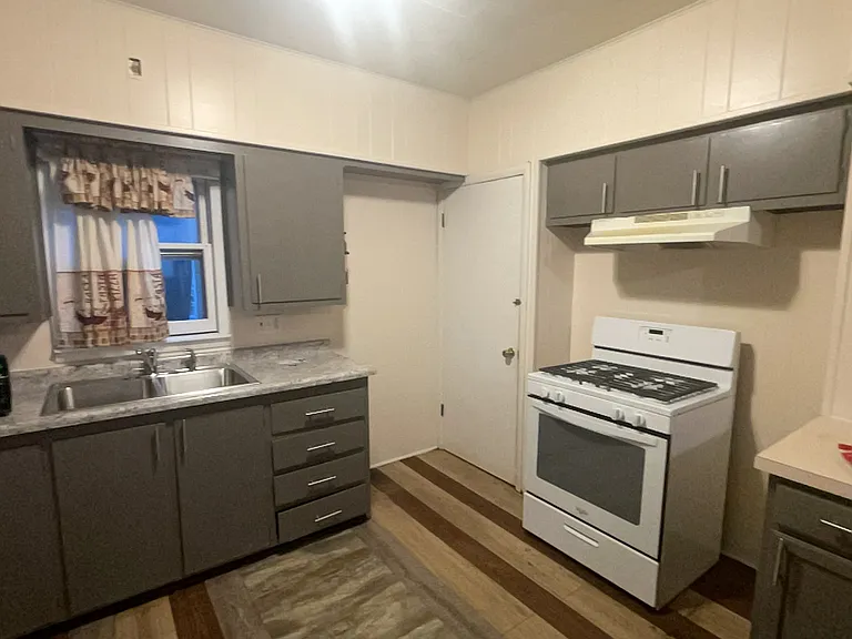 1015 S Columbia Ave — Photo 10