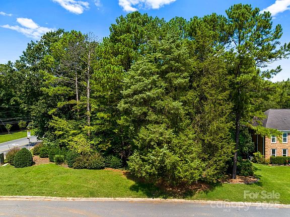 4th image of 101 N Brackenbury Ln