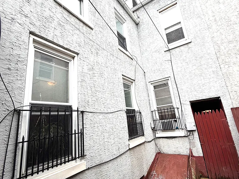 225 Carpenter St — Photo 43