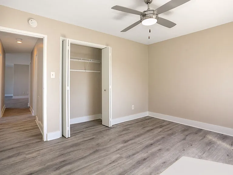 Shawnee Apartments — Photo 10