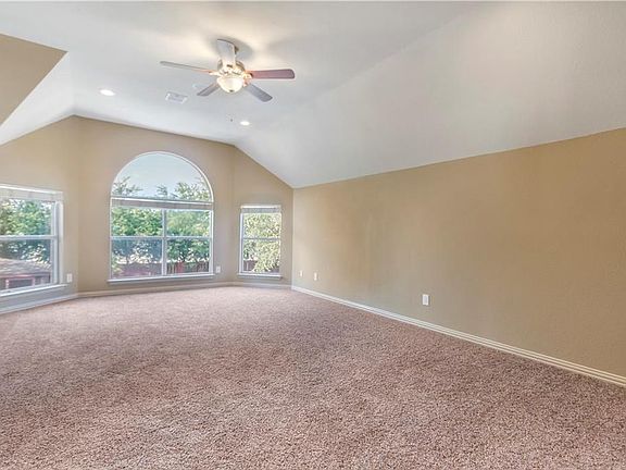 5th image of 1620 Thomas Ln