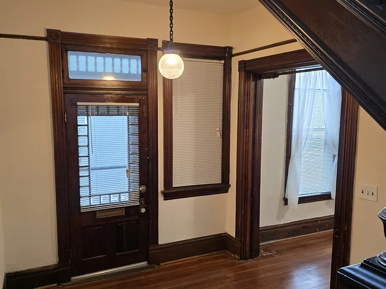 3140 Woodburn Ave — Photo 5