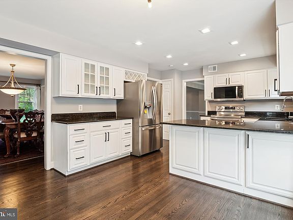 5th image of 15044 Greymont Dr