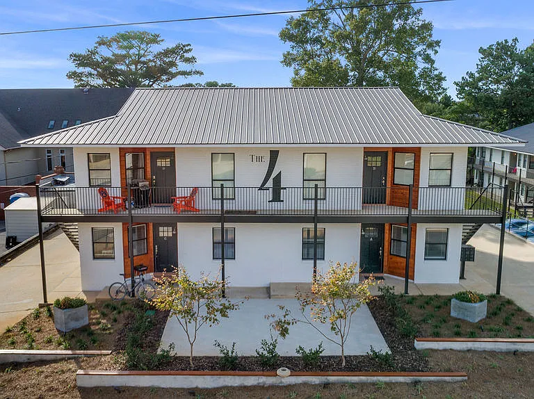 123 N Donahue Dr — Photo 2