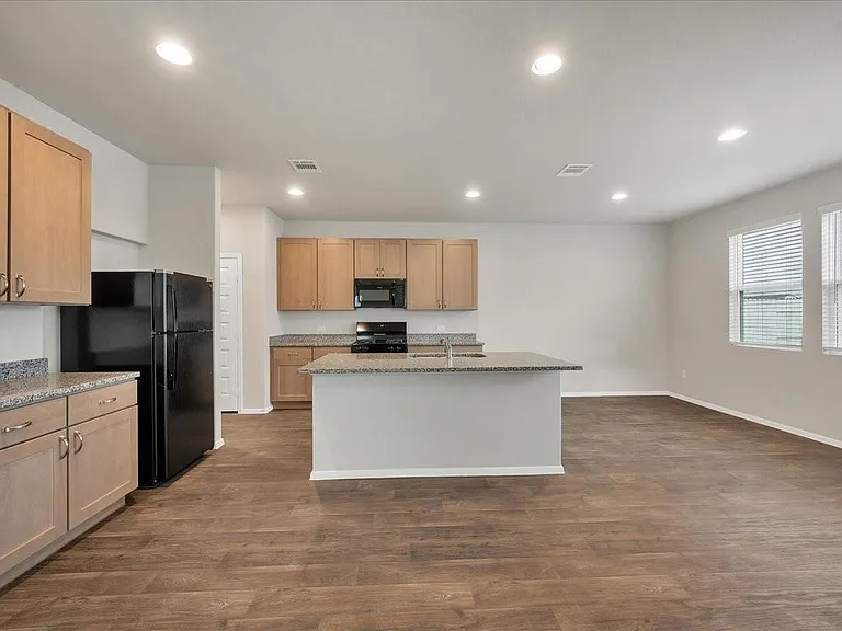 116 Honeybee Ln — Photo 8