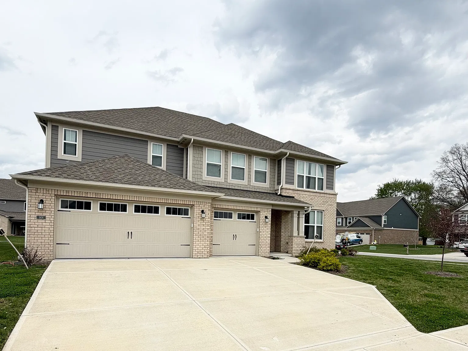 5 bed, 4.5 bath, 3731 sqft, $3,500 — Photo 2