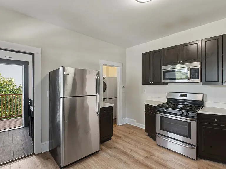 18 Peverell St #3 — Photo 15