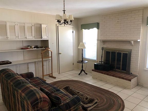 3rd image of 803 E Cooper St
