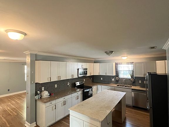 4th image of 637 S Hoskins Rd