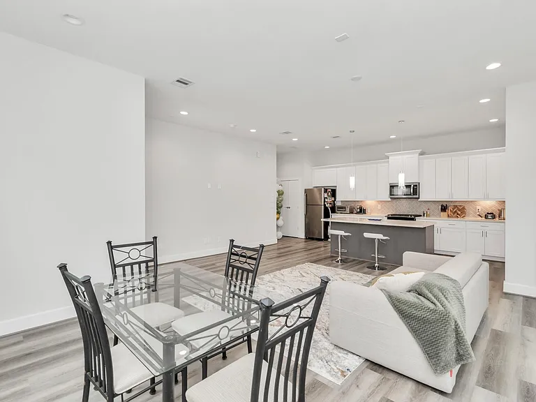 3360 Pinemont Dr — Photo 8