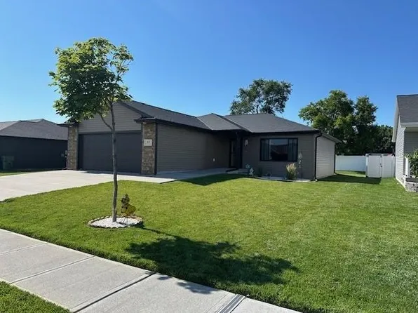 2117 E 35th Street Dr, Kearney, NE 68847