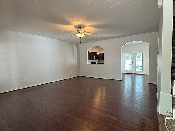 3rd image of 207 Portico St