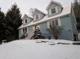 8 Grandview Rd, Beacon, NY 12508