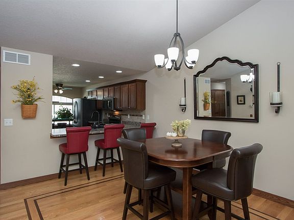 4th image of 277 Woodfield Dr