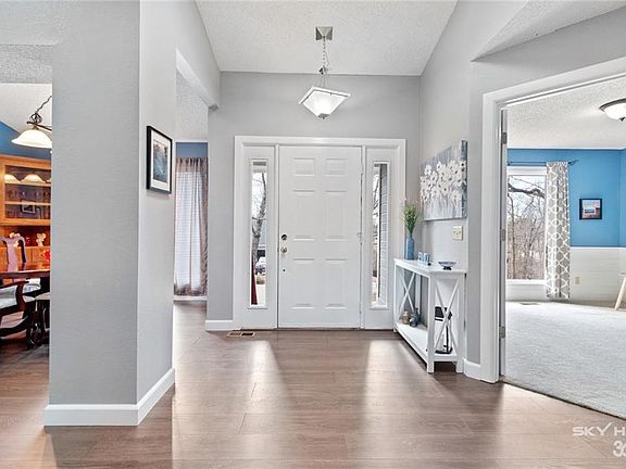4th image of 6 Duxford Cir