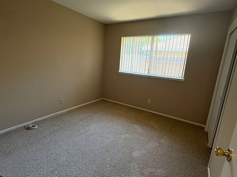 5056 Connecticut Dr — Photo 5