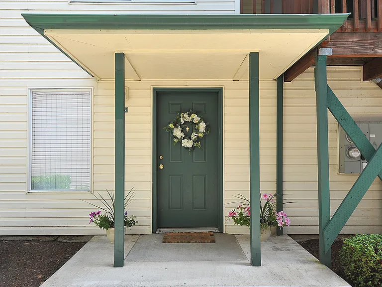 Emerald Pointe — Photo 11