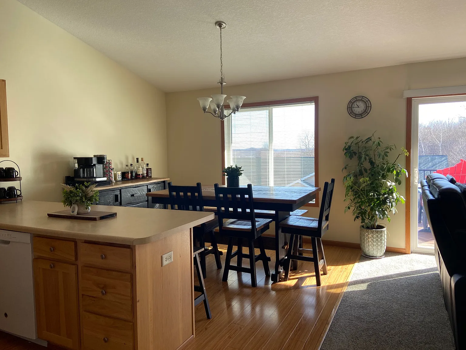 3 bed, 2000 sqft, $1,650 — Photo 2