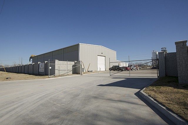 4.561 Acre Site/Concrete plant