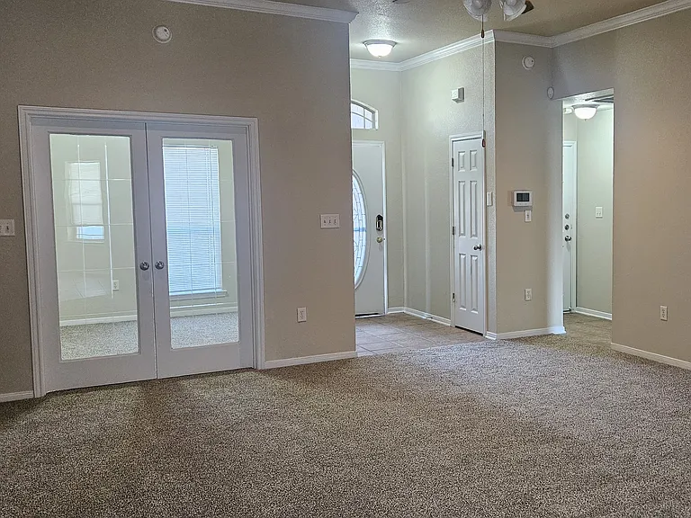 2415 Merle Dr — Photo 4