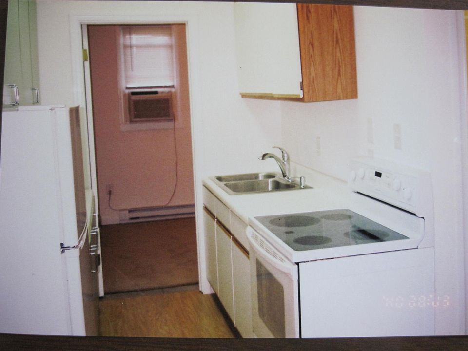 2nd image of 104 Smithtown Rd #G