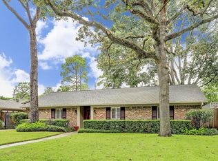 10030 Meadow Lake Ln, Houston, TX 77042