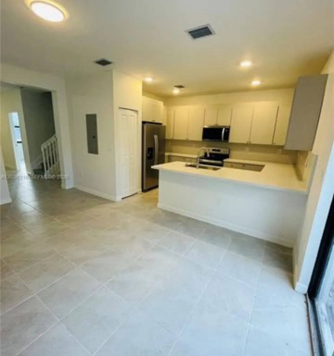 4 bed, 1612 sqft, $3,150 — Photo 4