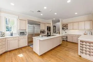 901 SE Riverside Dr — Photo 39