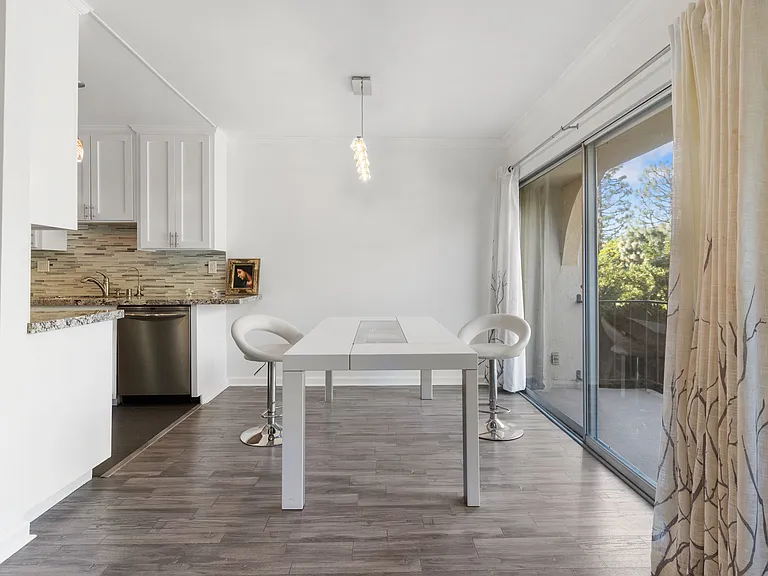 1410 S Bentley Ave #102 — Photo 4