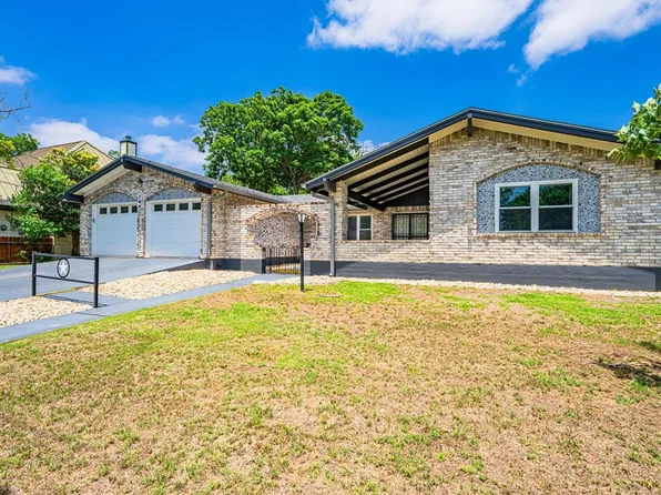 704 Overhill Dr, Kerrville, TX 78028