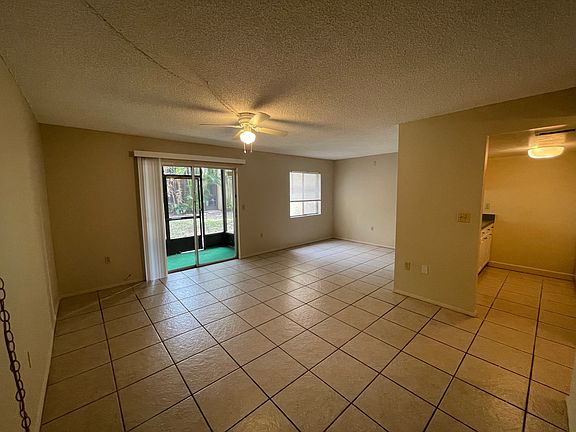 4th image of 2729 Hidden Lake Blvd Unit B