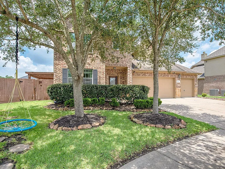 2110 Stonehollow Ct — Photo 3