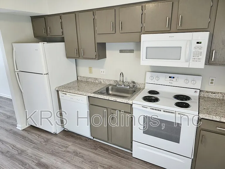 208 Straith St #C23 — Photo 5