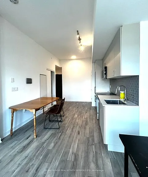 1005 Dundas St E #560 — Photo 6