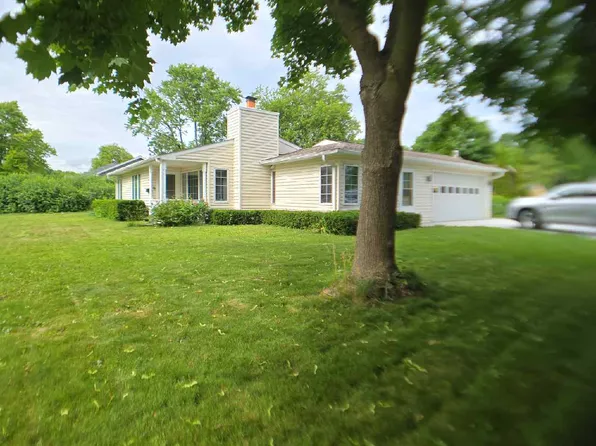 5916 Cornflower Ln, Greendale, WI 53129
