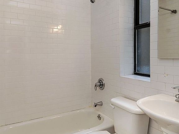 4th image of 41 W 72nd St APT 12E