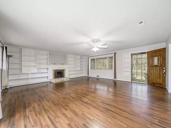 5th image of 1204 Golf Links Rd