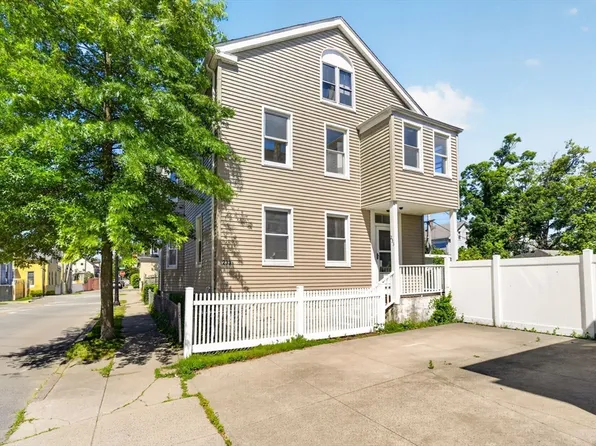 233 Maxfield St, New Bedford, MA 02740